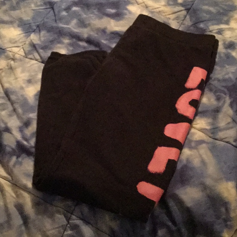 VS Capri campus love pink